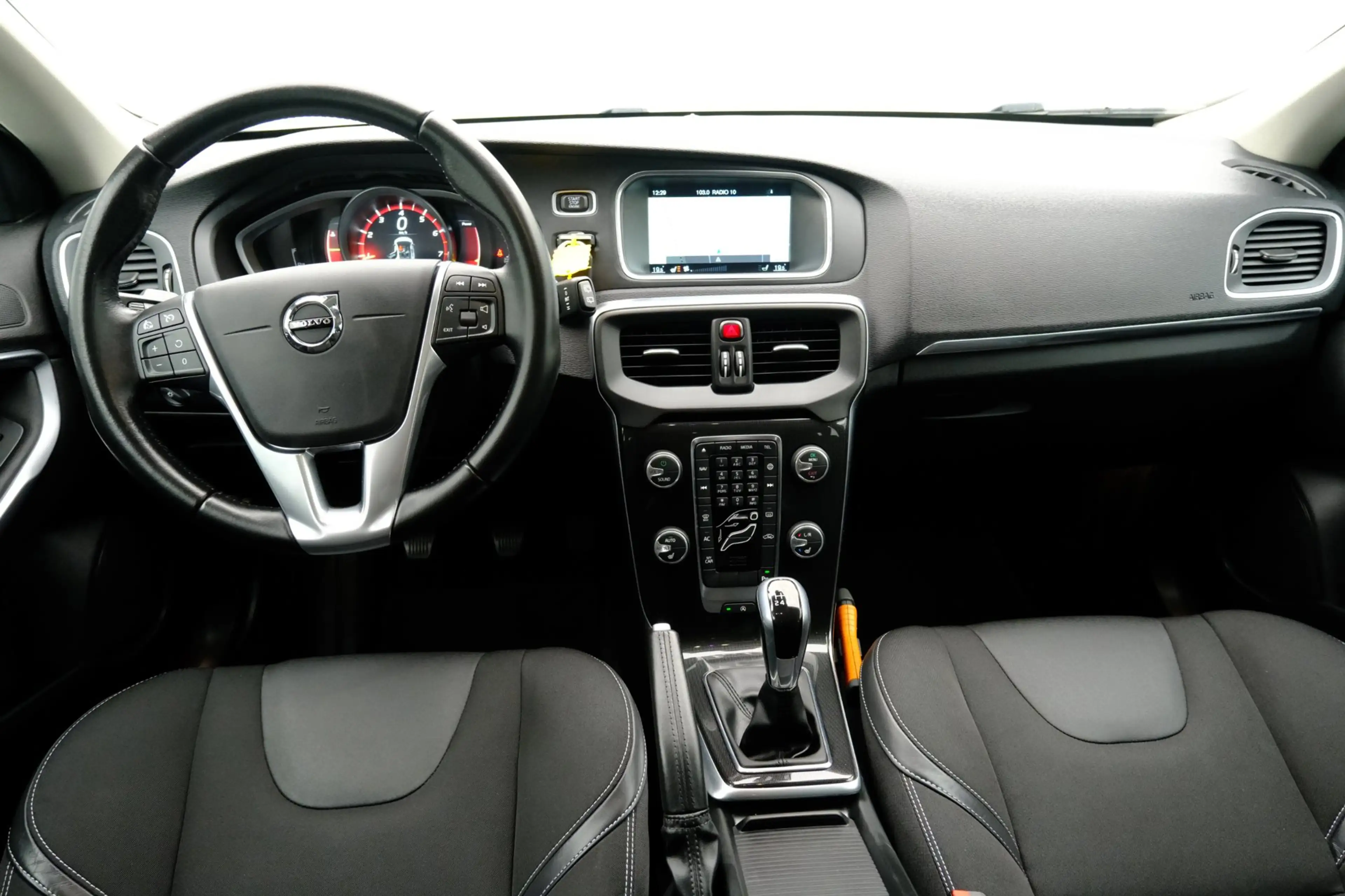 Volvo V40 2.0 T3 Nordic+ Navi|Clima|Stoelverw|PDC|LMV — photo 5