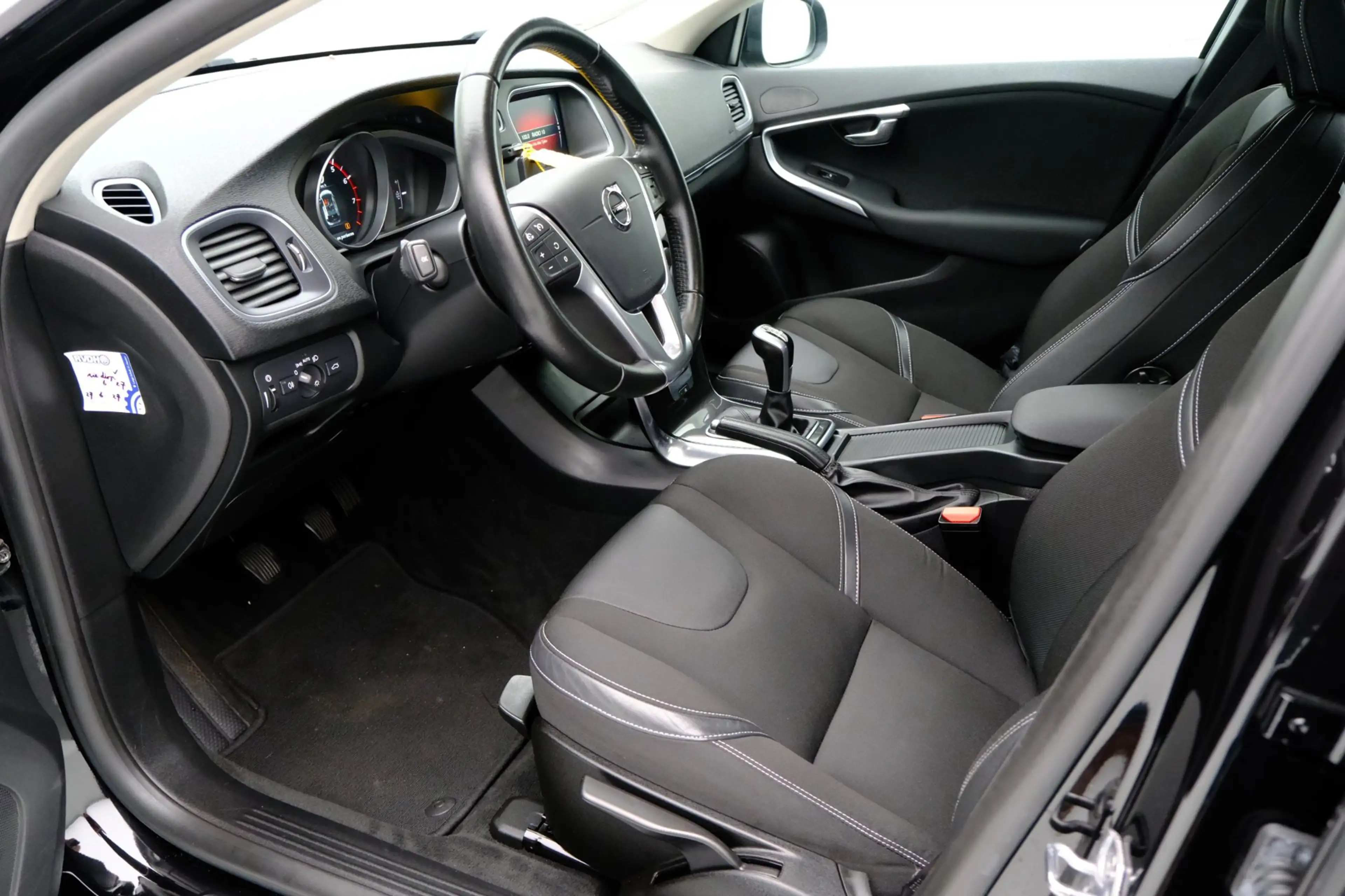 Volvo V40 2.0 T3 Nordic+ Navi|Clima|Stoelverw|PDC|LMV — photo 2