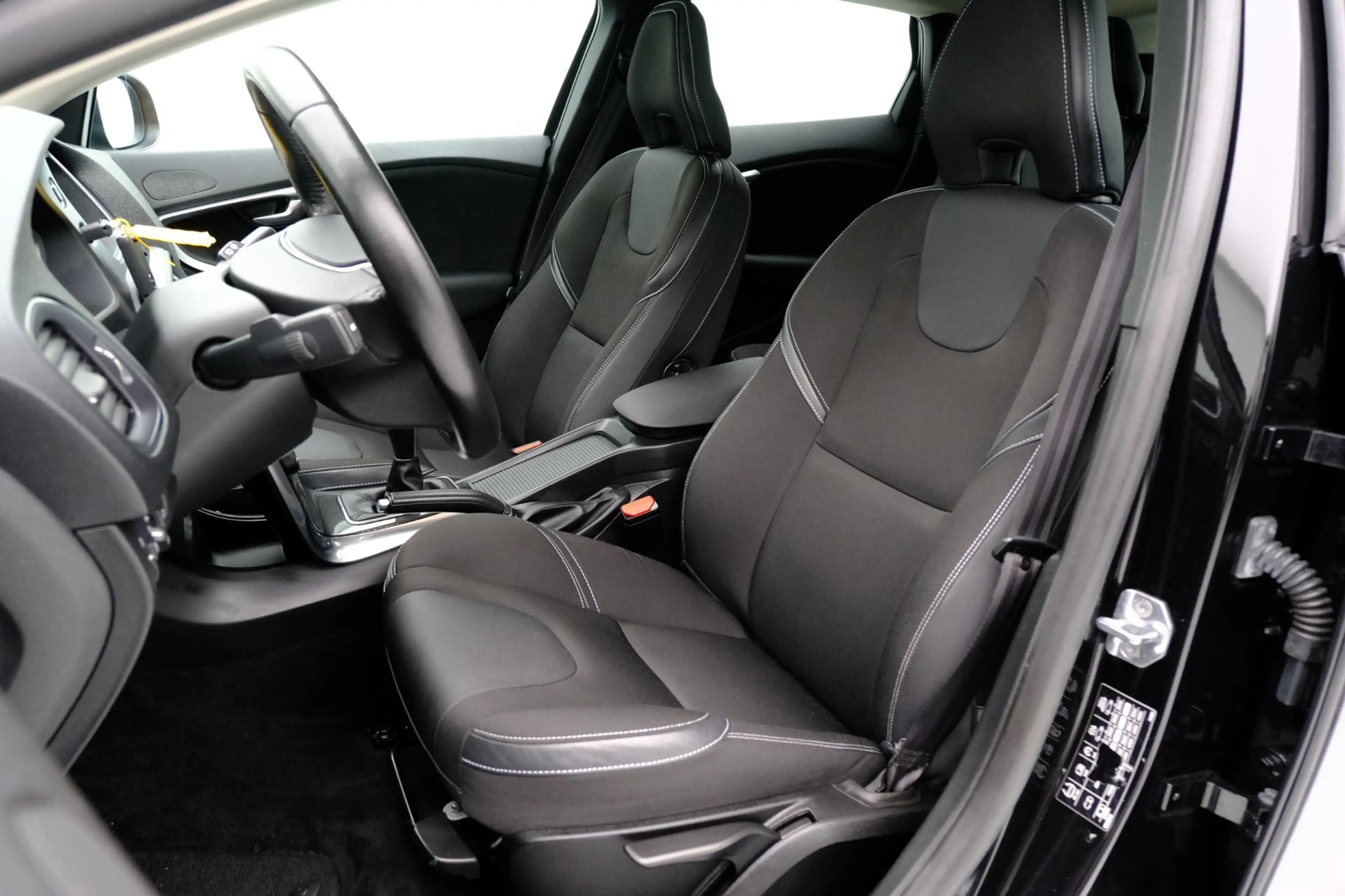 Volvo V40 2.0 T3 Nordic+ Navi|Clima|Stoelverw|PDC|LMV — photo 23