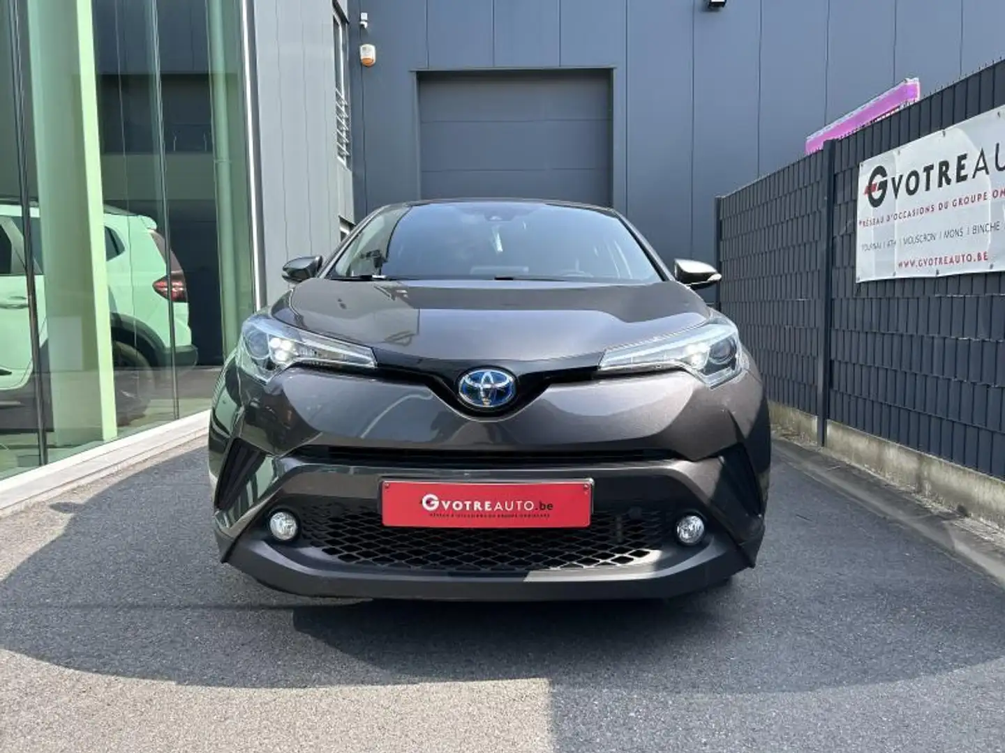 Toyota C-HR C-enter hybrid 98 auto Szürke - 2