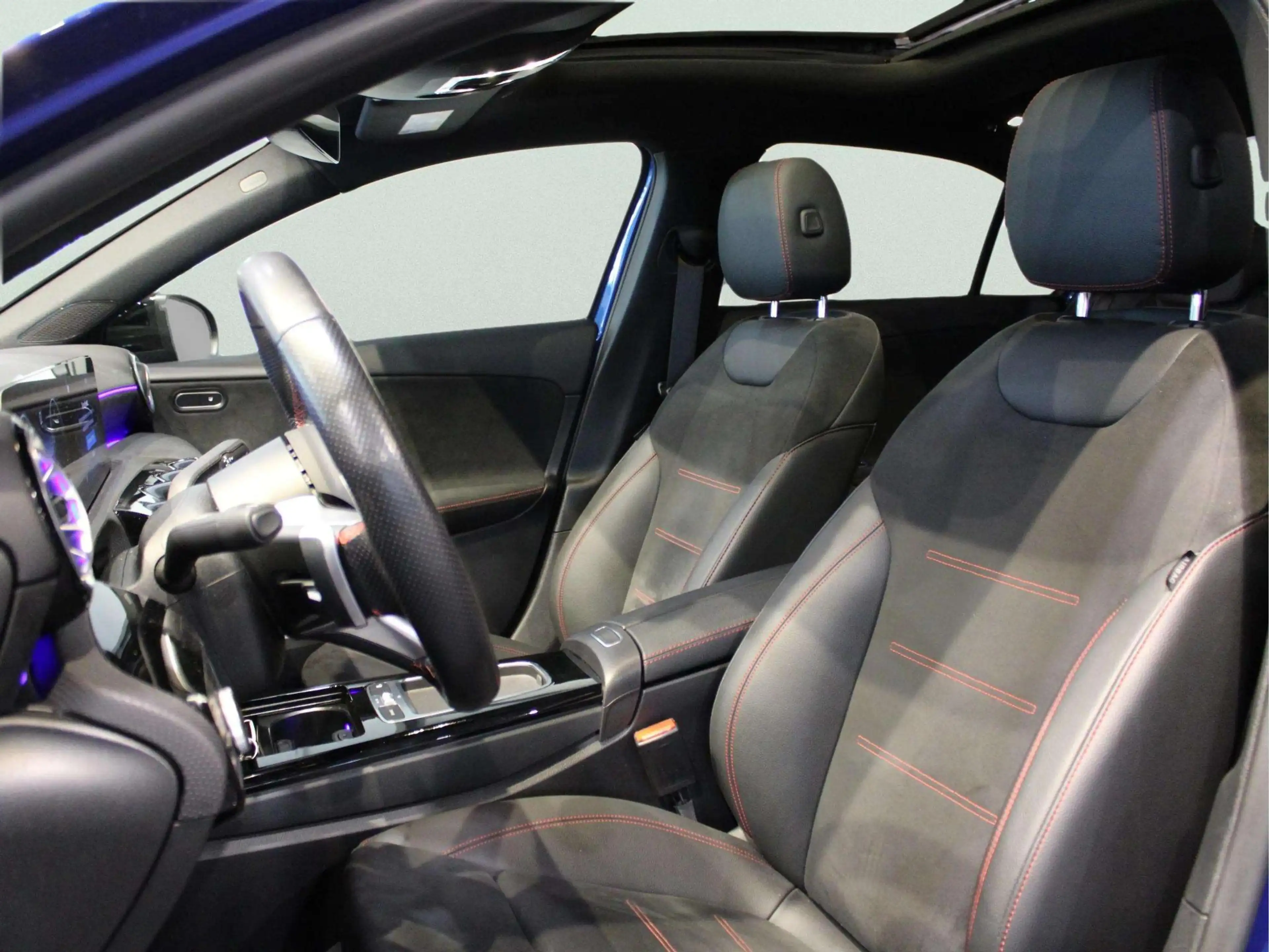 Mercedes-Benz A 180 Limousine Star Edition AMG Line | Panorama dak — photo 9