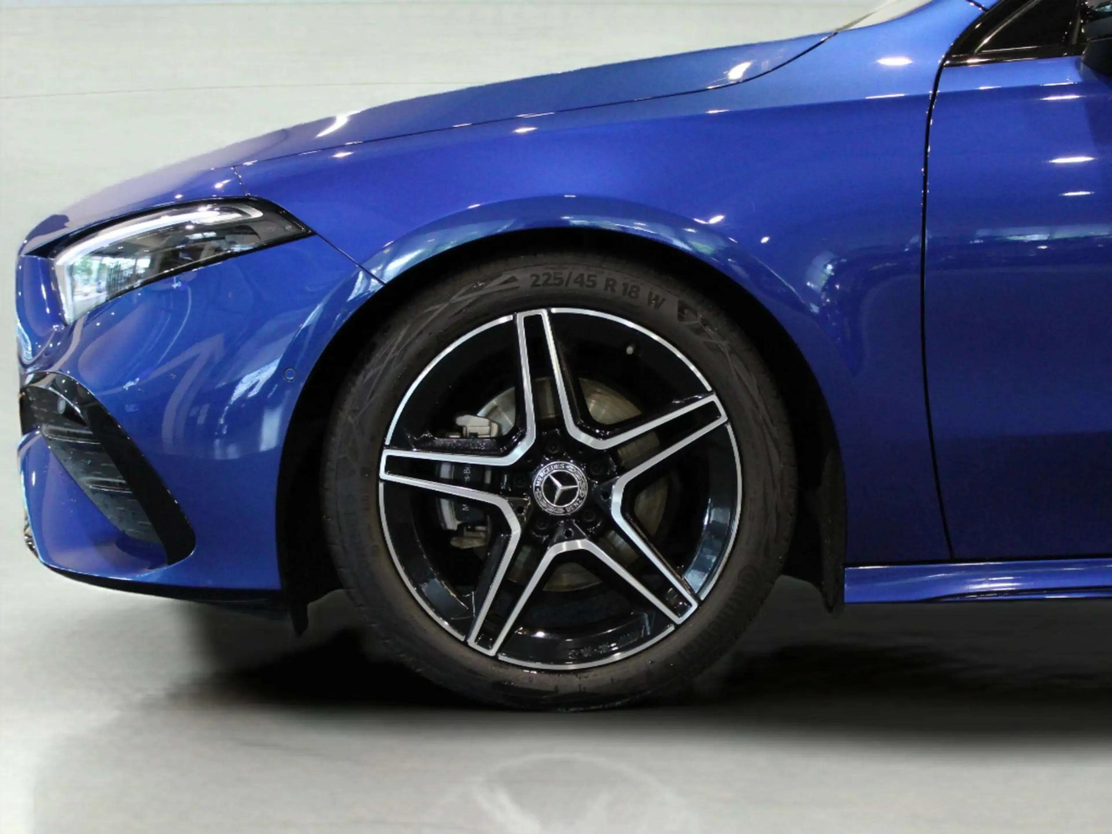 Mercedes-Benz A 180 Limousine Star Edition AMG Line | Panorama dak — photo 7
