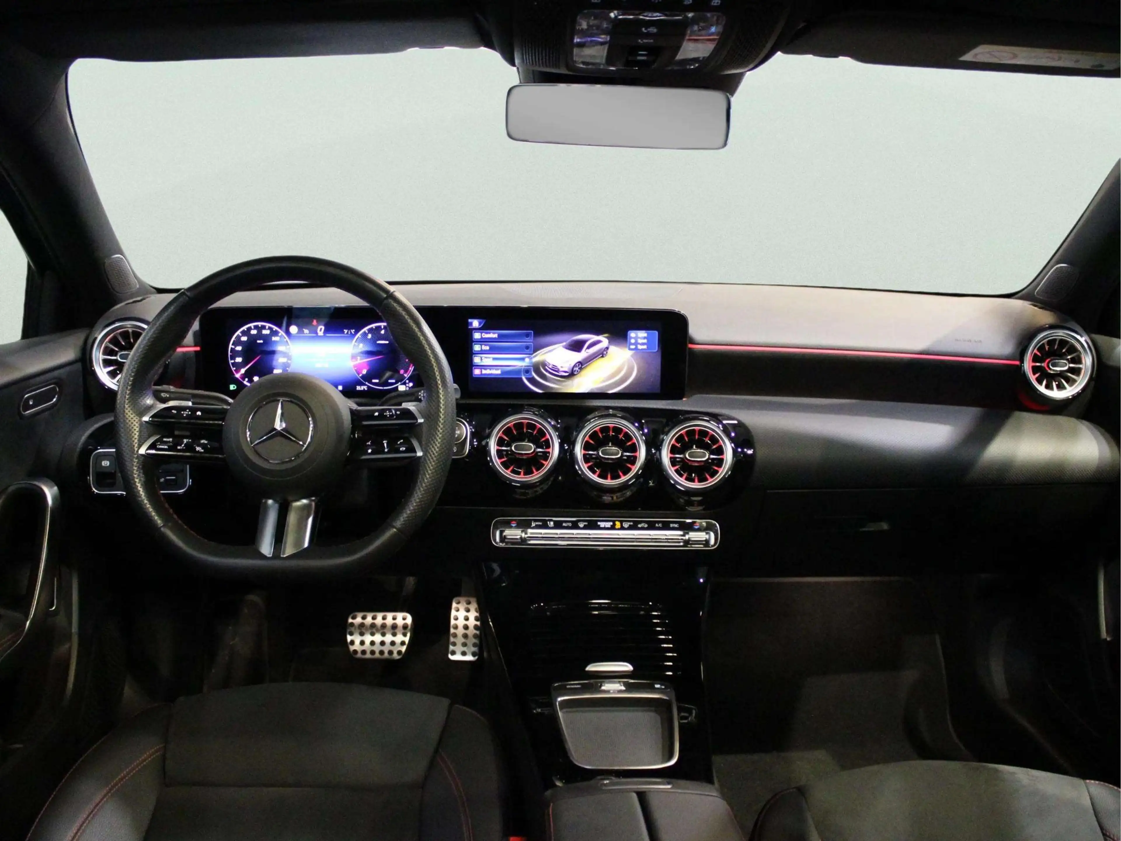 Mercedes-Benz A 180 Limousine Star Edition AMG Line | Panorama dak — photo 3