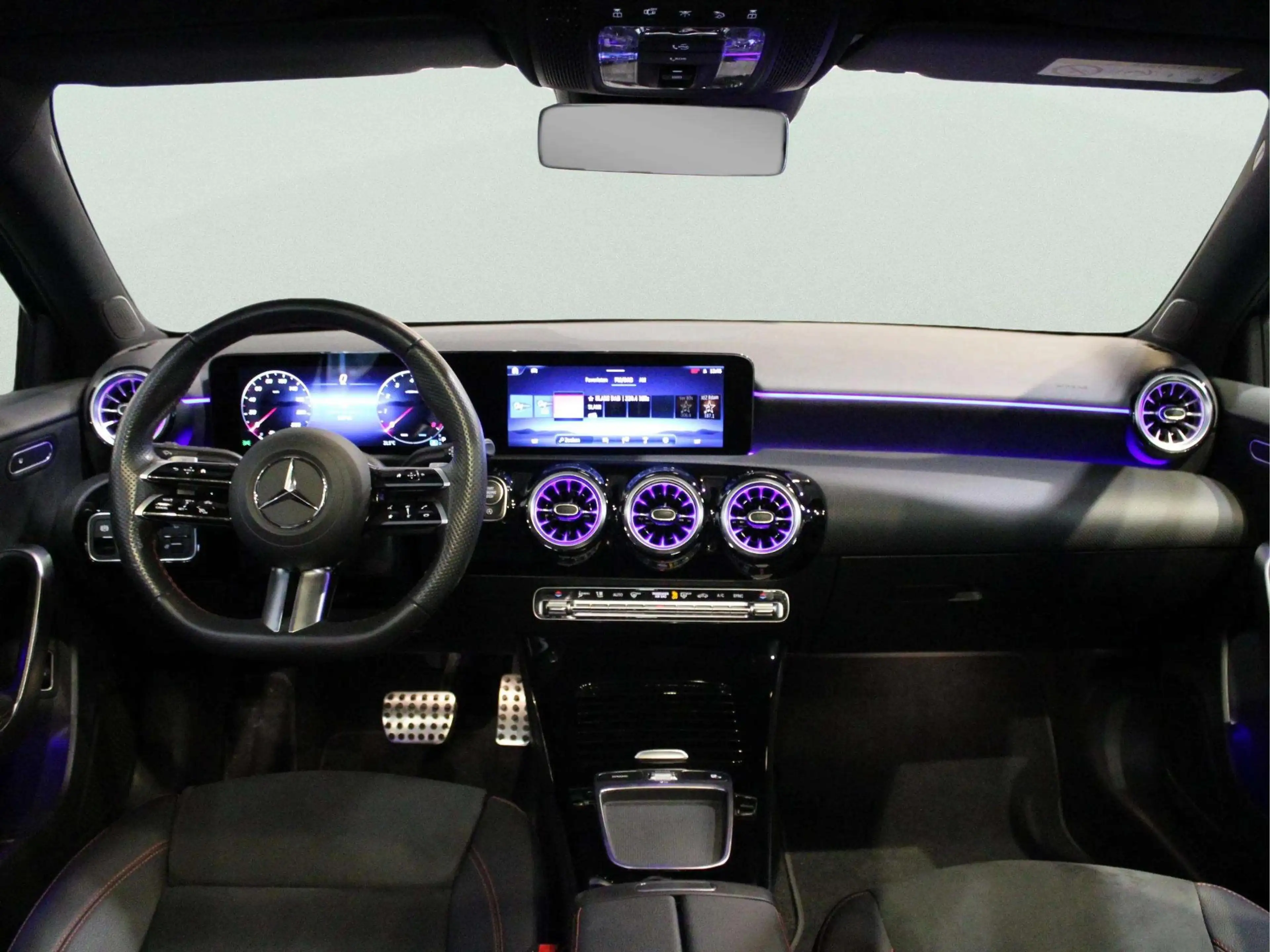 Mercedes-Benz A 180 Limousine Star Edition AMG Line | Panorama dak — photo 12