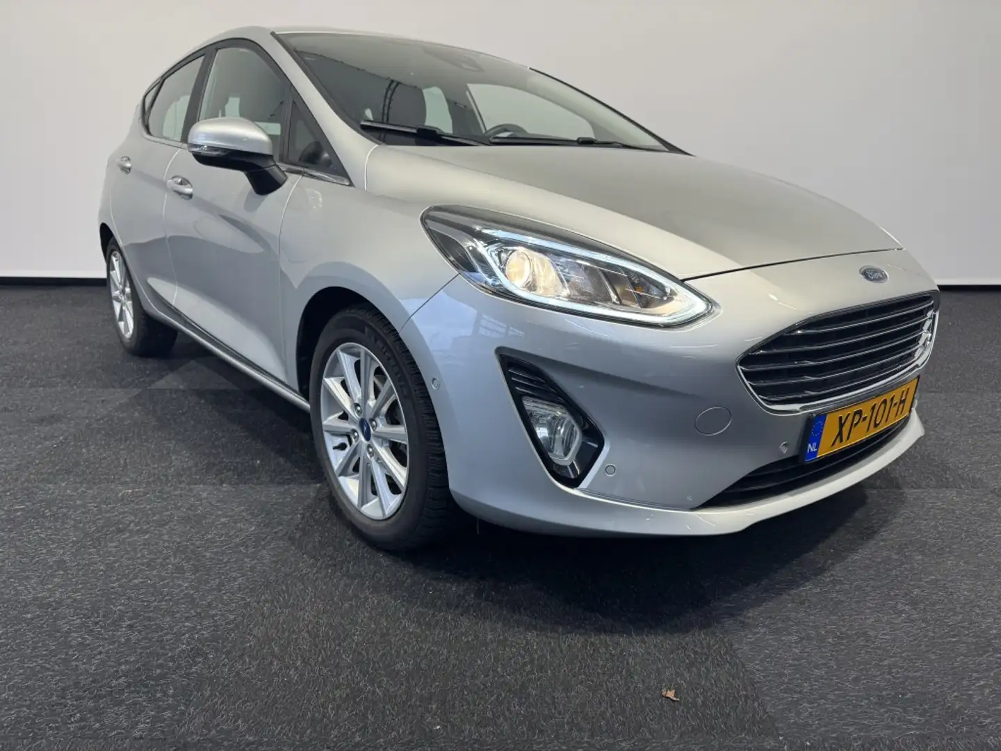 Ford Fiesta 1.0 EcoB. Titanium Airco Naviagatie Camera Grijs - 1