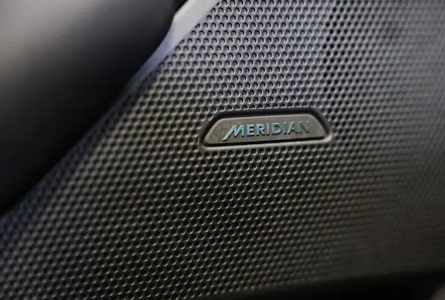 Land Rover Range Rover Velar view 16