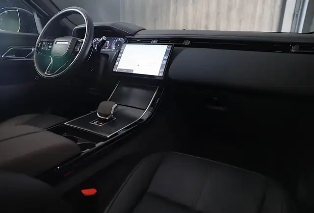 Land Rover Range Rover Velar view 6