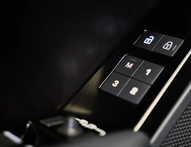 Land Rover Range Rover Velar view 21