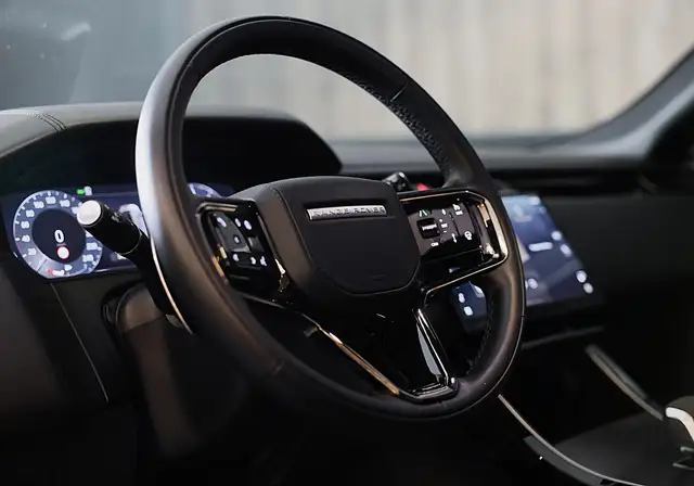 Land Rover Range Rover Velar view 9