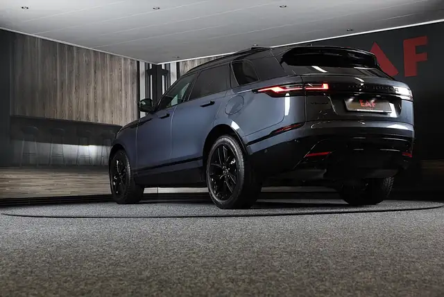 Land Rover Range Rover Velar view 3