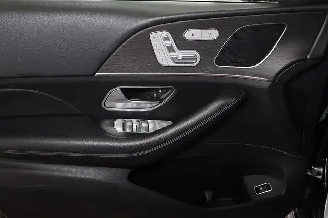 Mercedes-Benz GLS view 14