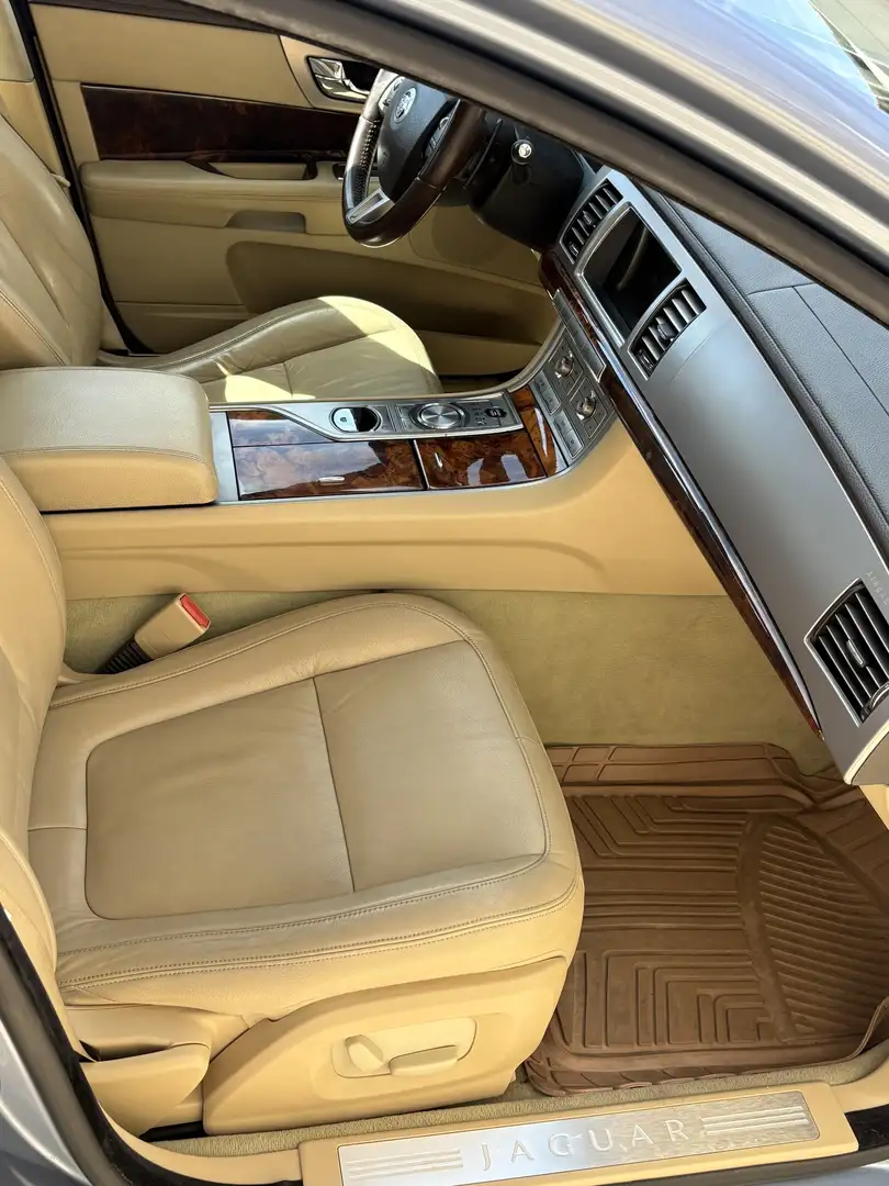 Jaguar XF 2.7D V6 Premium Luxury Aut. - 1