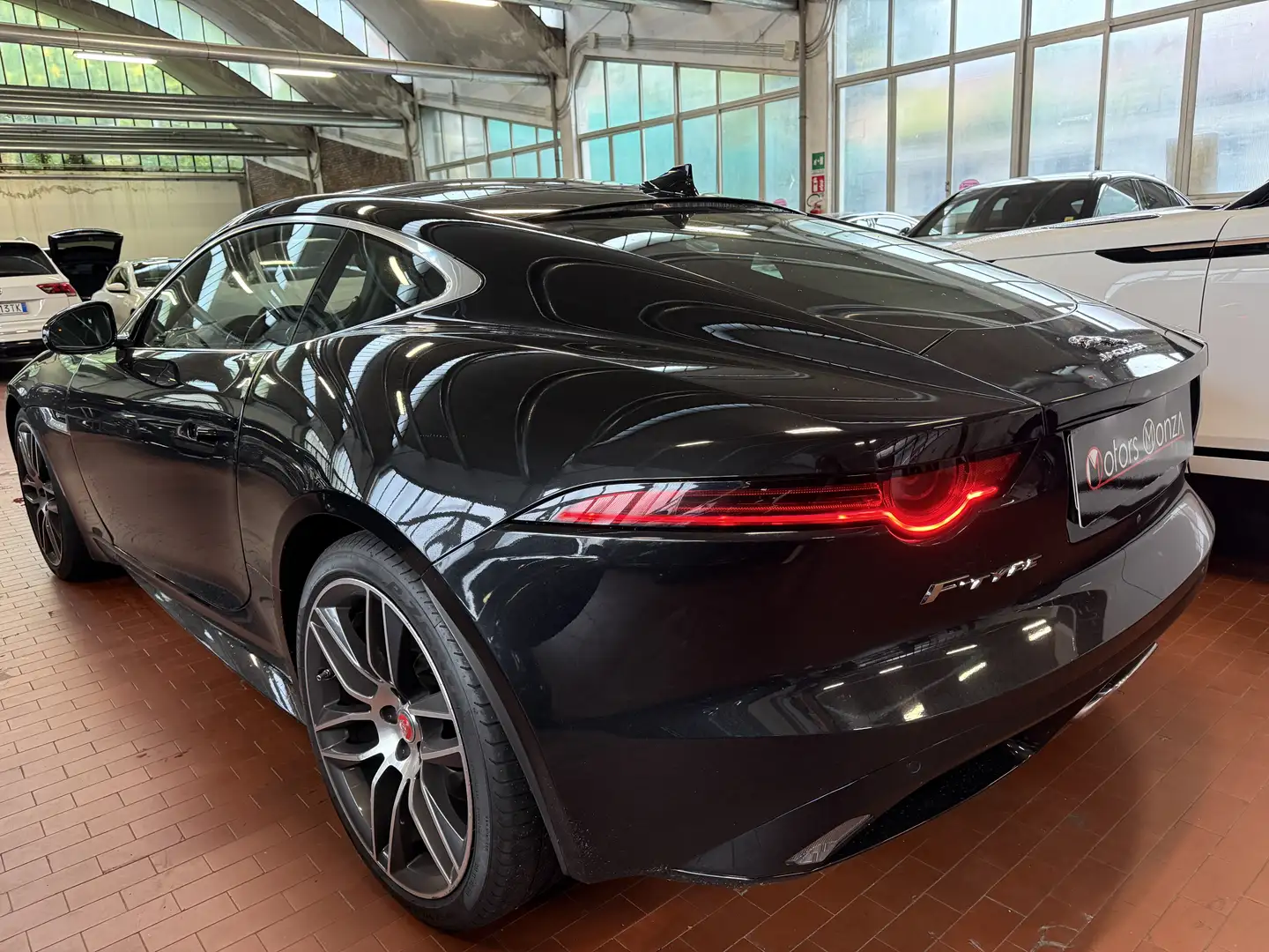 Jaguar F-Type F-Type Coupe Coupe 2.0 i4 R-Dynamic rwd 300cv Černá - 2