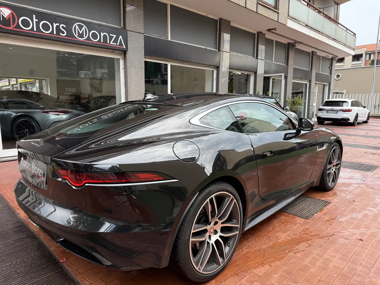 Jaguar F-Type F-Type Coupe Coupe 2.0 i4 R-Dynamic rwd 300cv Nero - 2