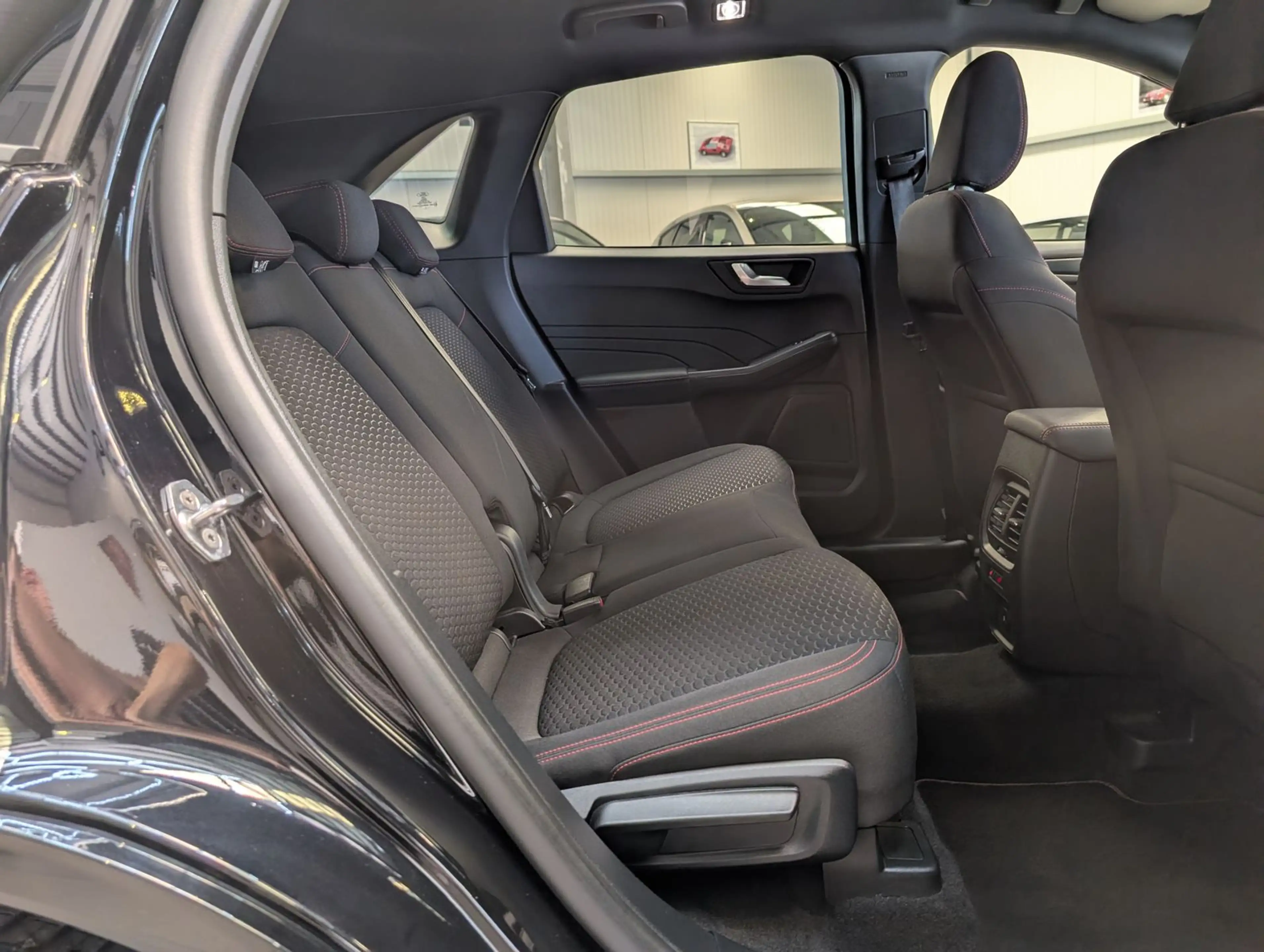 Ford Kuga 1.5EB ST-Line MATRIX*TEMP*KAM*HUD*LHZ*AHK-V — photo 15