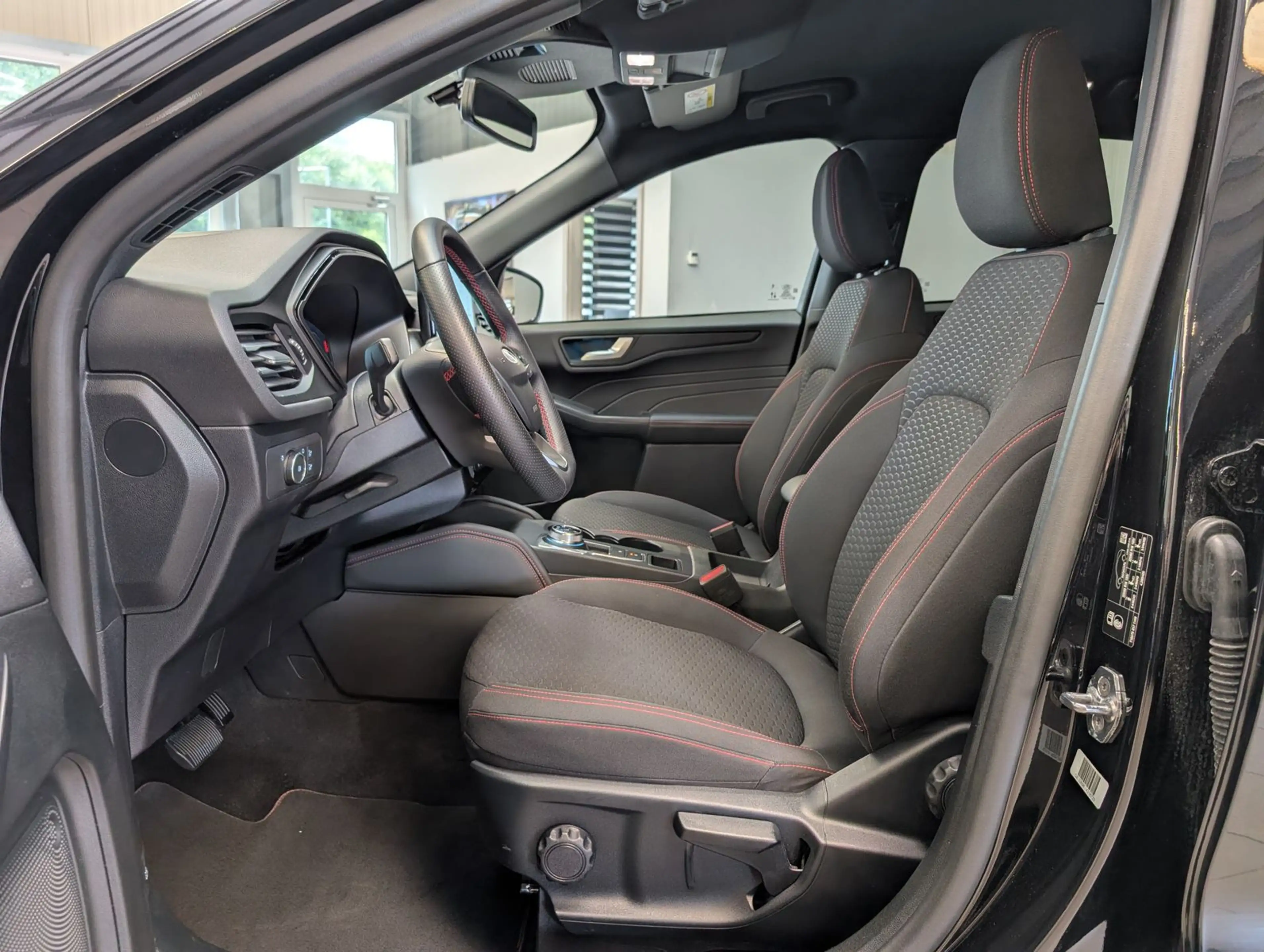 Ford Kuga 1.5EB ST-Line MATRIX*TEMP*KAM*HUD*LHZ*AHK-V — photo 12