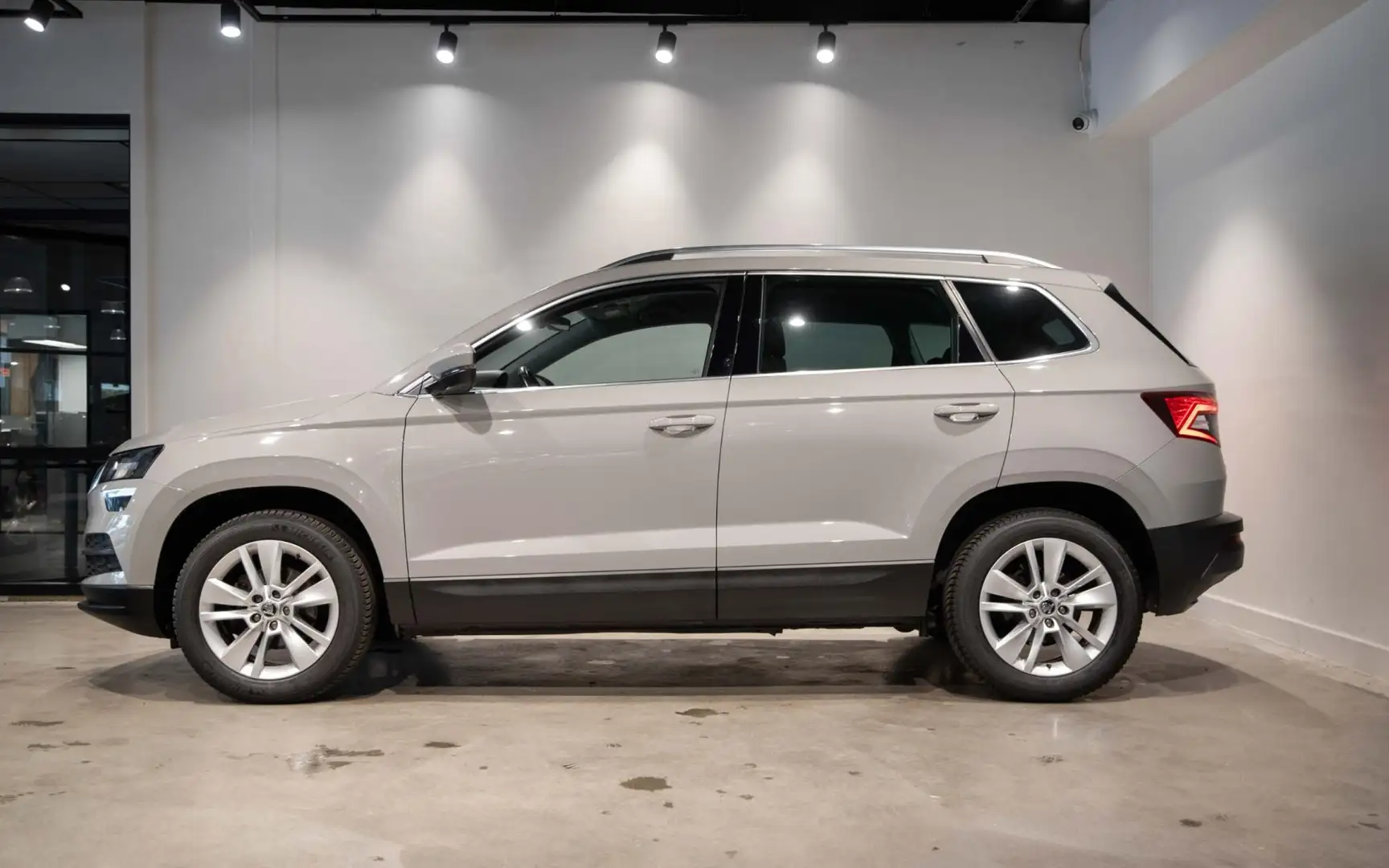 Skoda Karoq 1.5 TSI ACT Ambition Gris - 2