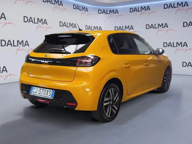 Peugeot 208 view 5