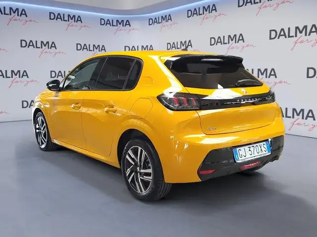 Peugeot 208 view 3