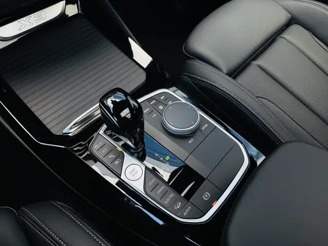 BMW X3 view 12