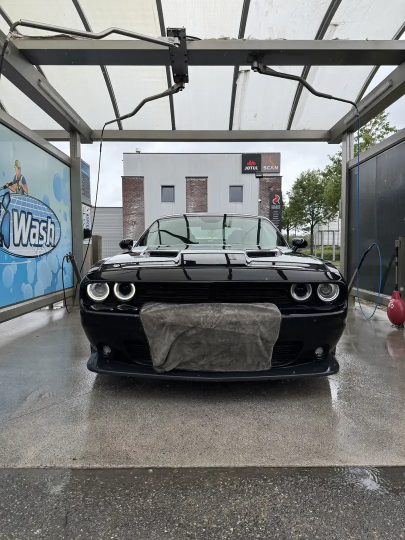 Dodge Challenger - 1