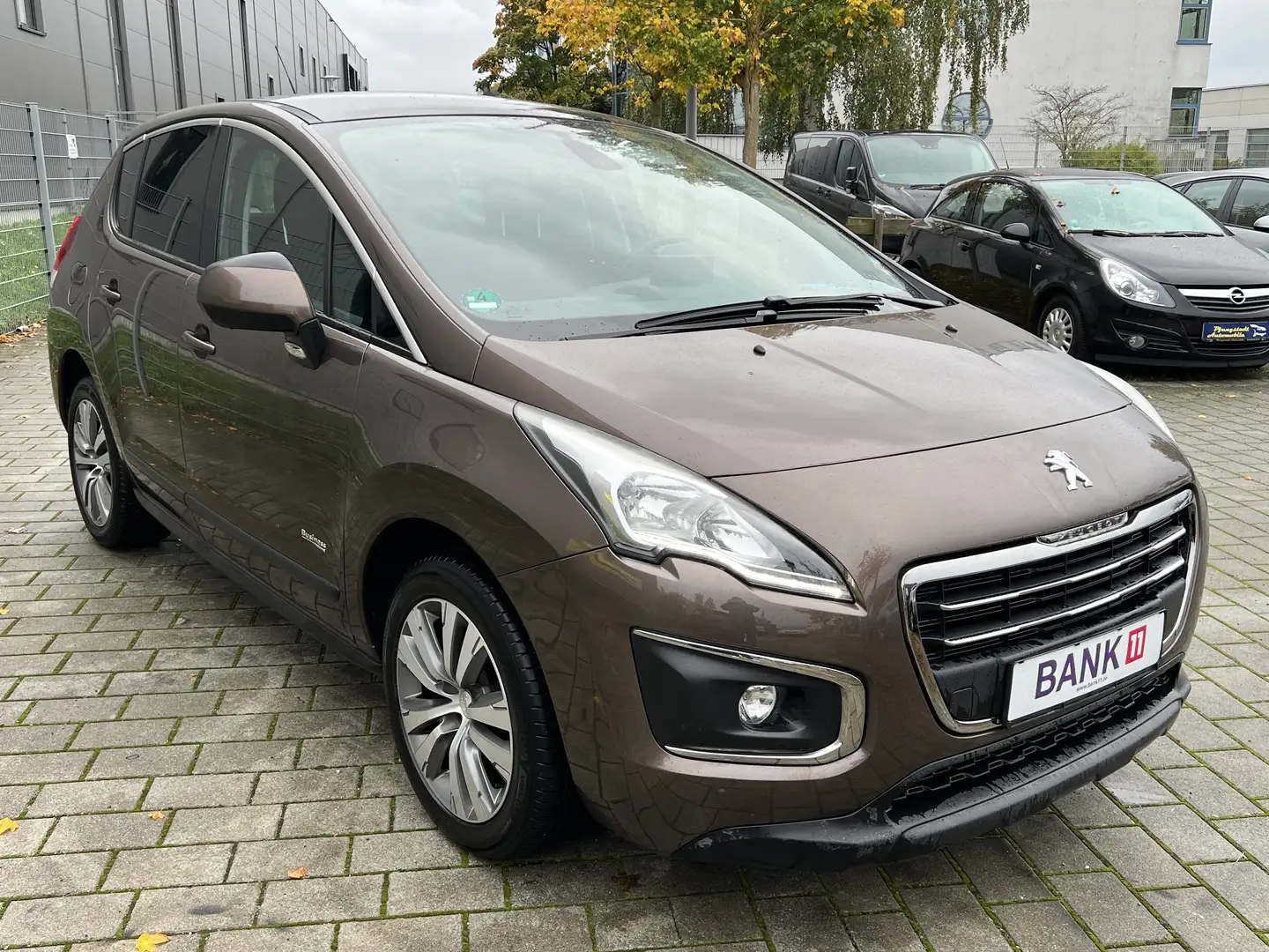 Peugeot 3008 Business-Line/2Hand/Panoramadach/84Kw1,6LiterEuro5 Braun - 2