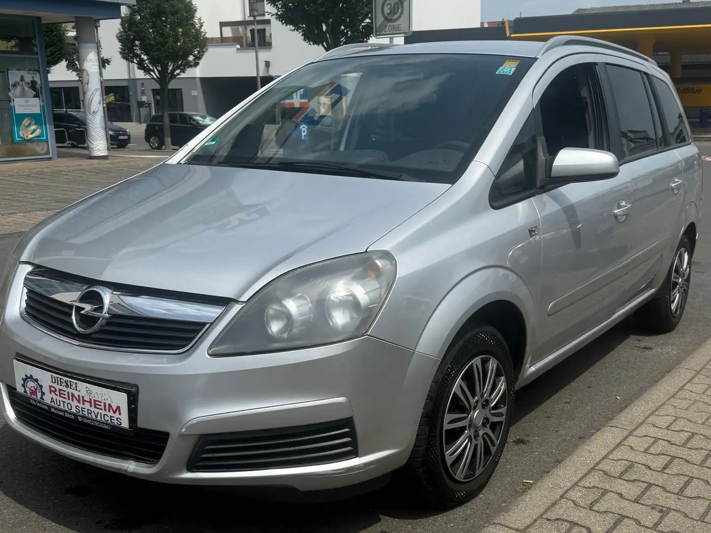 Opel Zafira 1.6  Benzin 7-Sitzer Anhangerkupplung Argent - 2