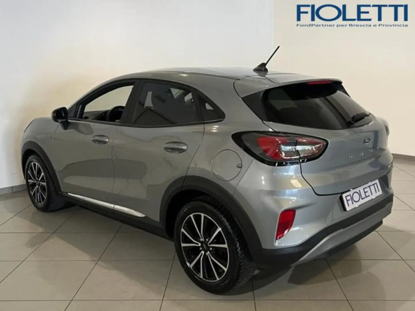 Ford Puma 1.0 ECOBOOST HYBRID 125 CV S&S TITANIUM Stříbrná - 2