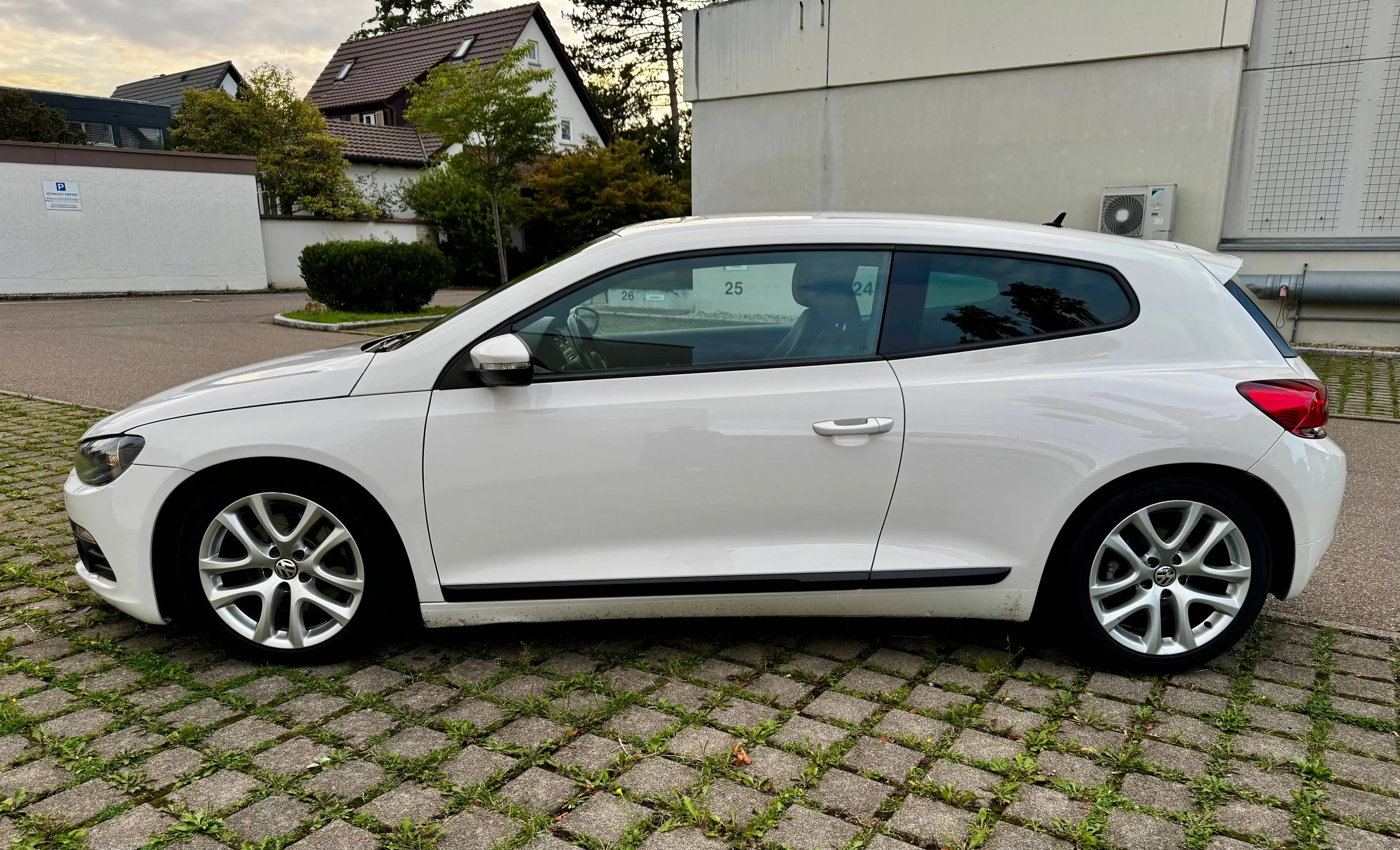 Volkswagen Scirocco 2.0 TSI 147 kW/Autom./Sitzhz./Alu/Sportsitze/Org. 83000km — photo 6