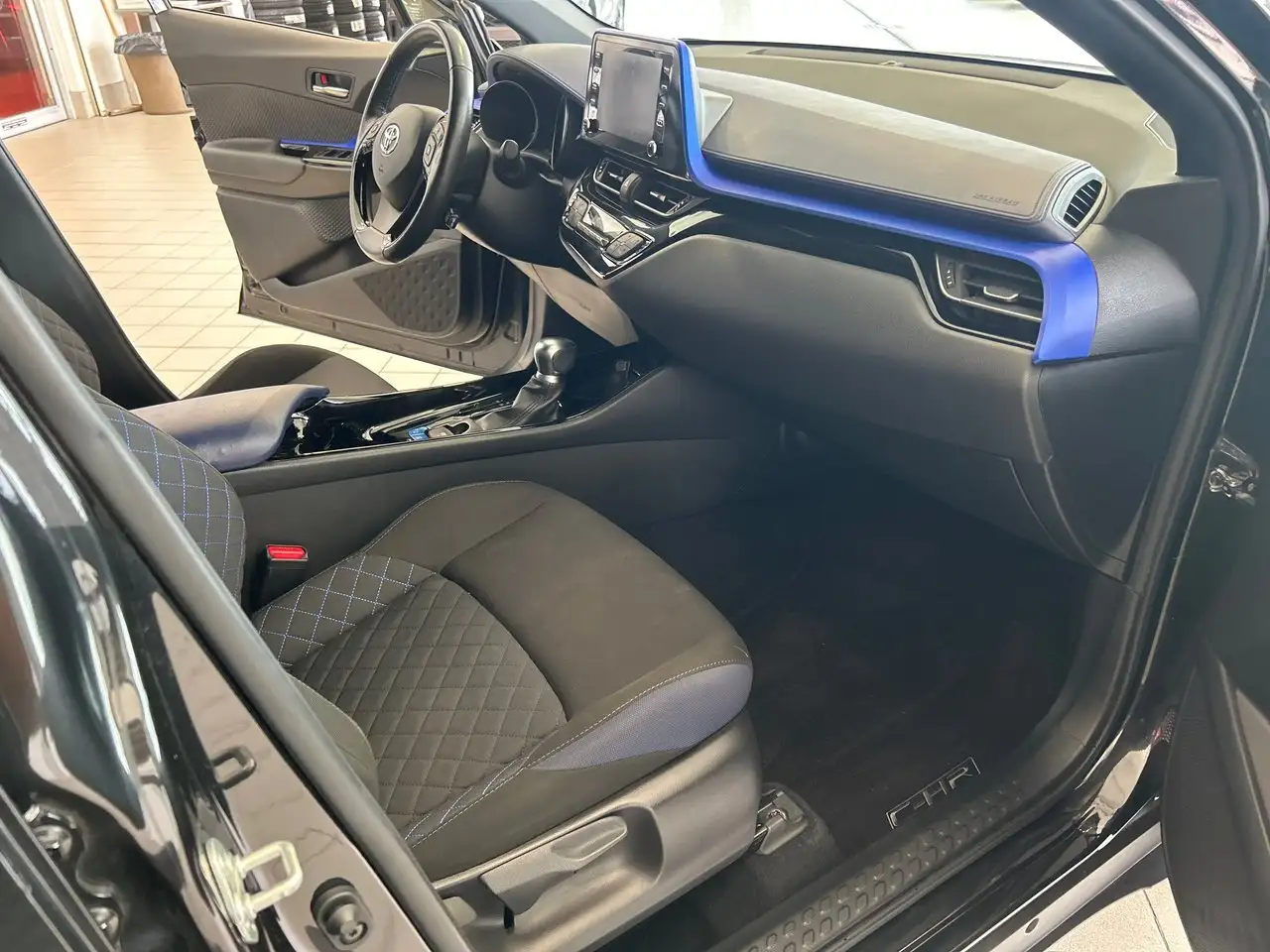 Toyota C-HR photo Toyota C-HR
