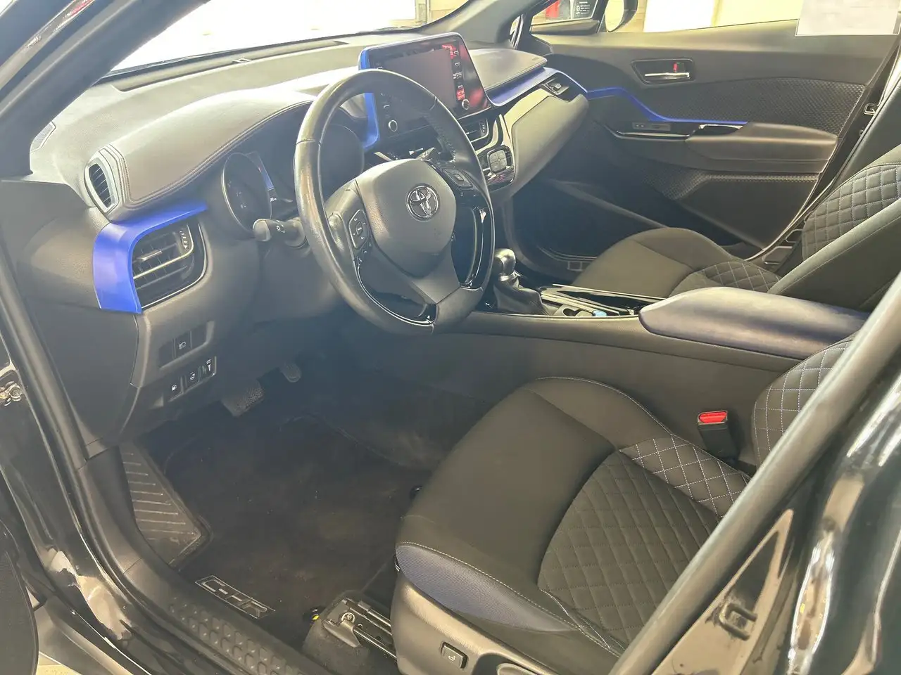 Toyota C-HR photo Toyota C-HR