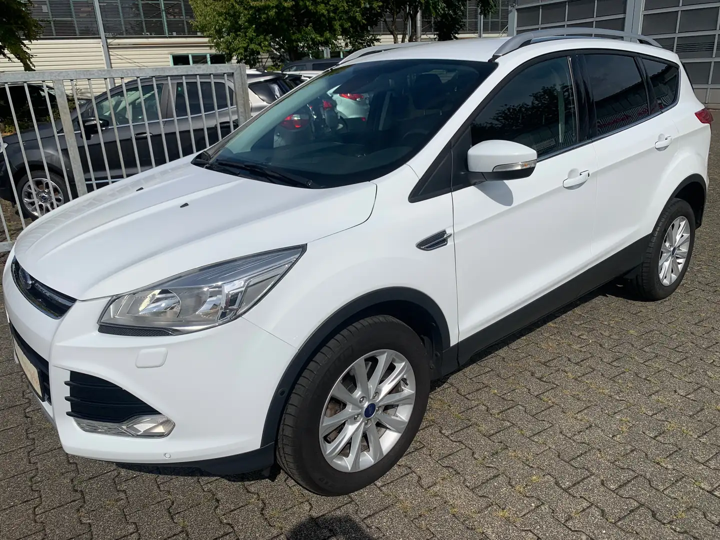 Ford Kuga Titanium 4x4 Autom-Nav-AHK-Tüv/Oel/ZR neu-66Tkm Weiß - 1
