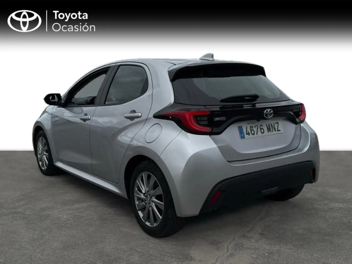 Toyota Yaris 120H 1.5 Active Tech Grijs - 2