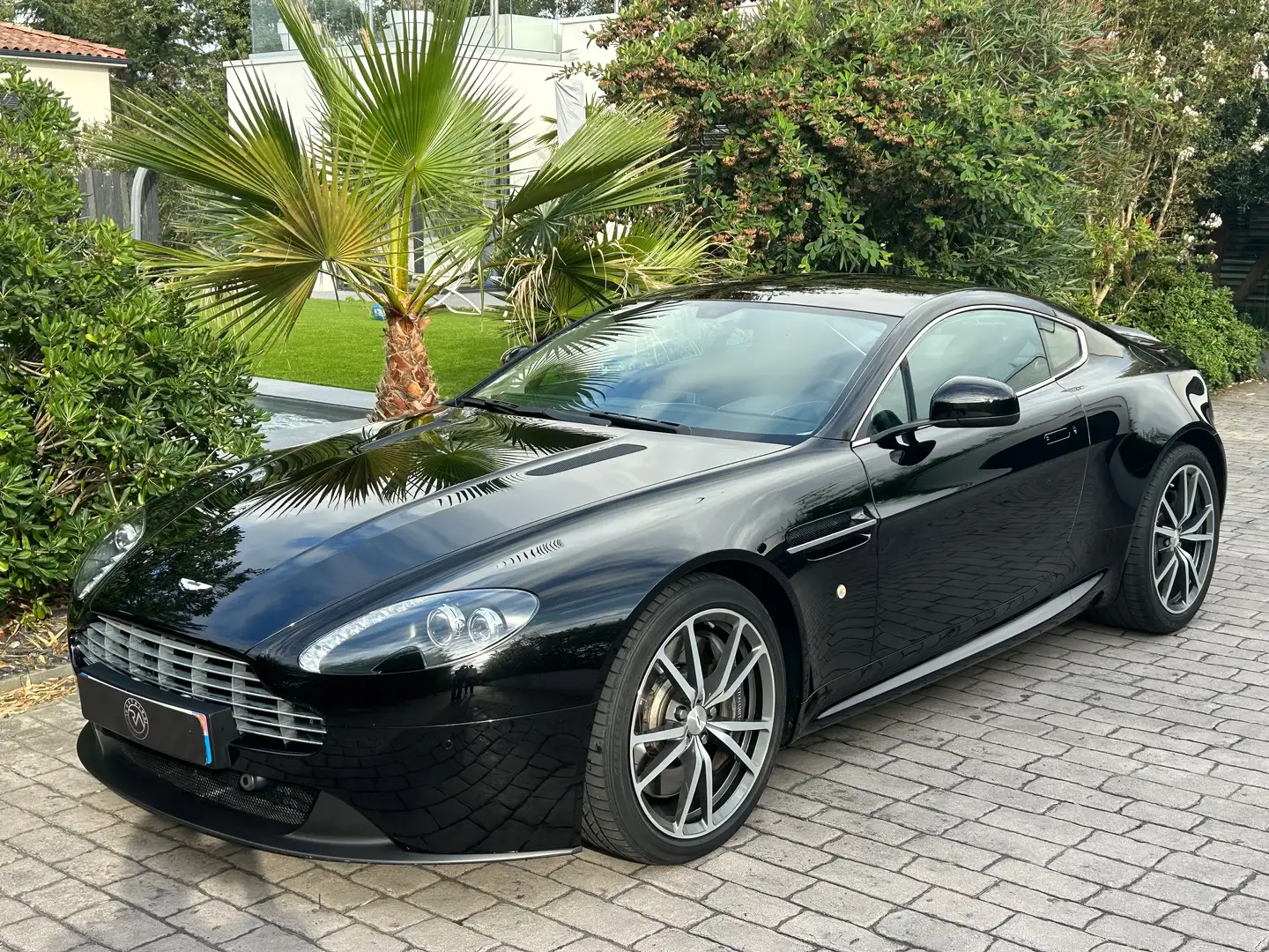 Aston Martin Vantage V8 Vantage 426 Ch Zwart - 1