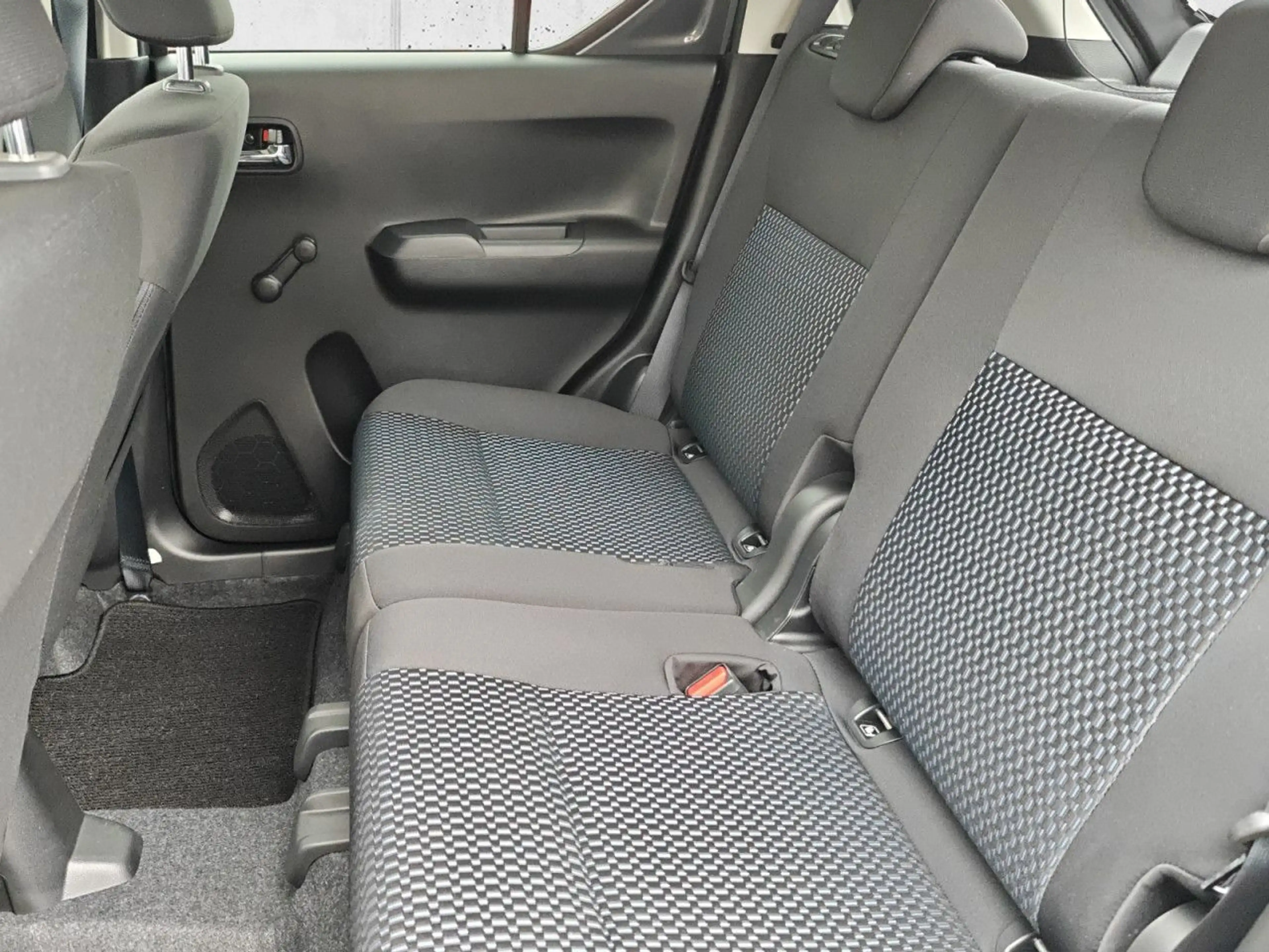 Suzuki Ignis 1.2 Dualjet Hybrid CVT Comfort Bluetooth LED — photo 13