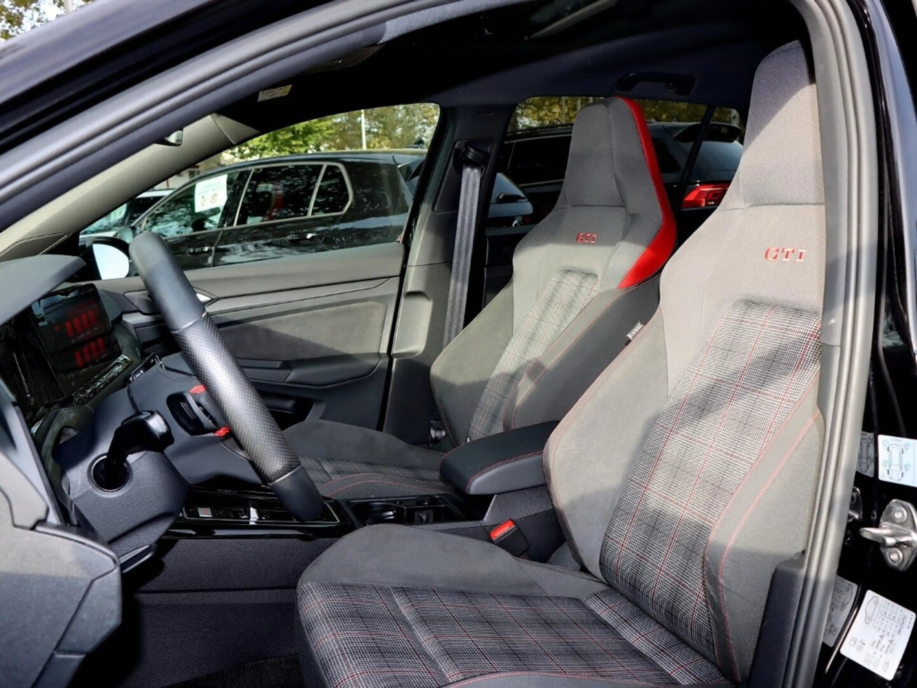 Volkswagen Golf GTI VIII 2.0 TSI OPF DSG PANO/LED/RFK/ACC — photo 13