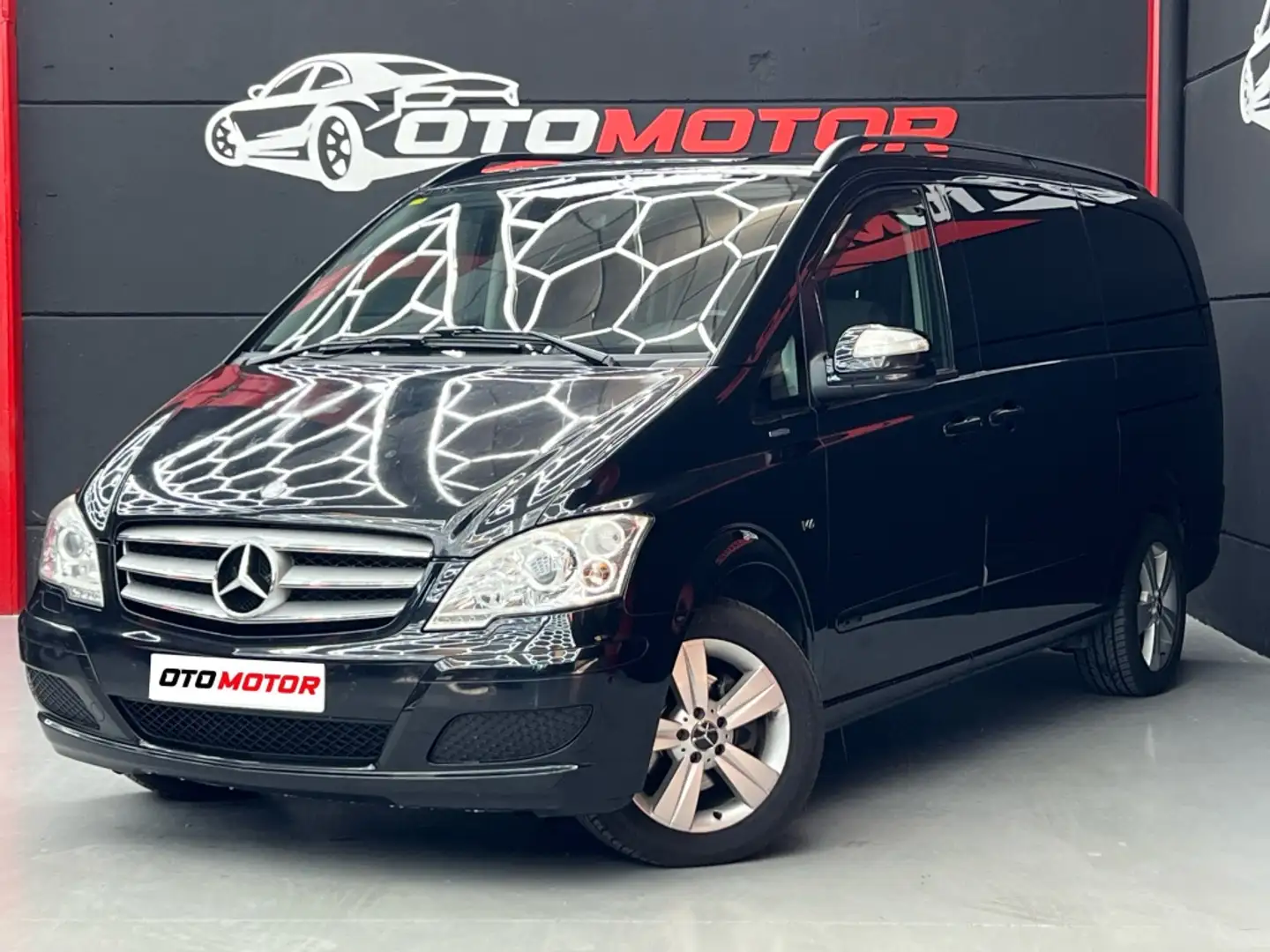Mercedes-Benz Viano 3.0CDI Ambiente Largo Aut. Negro - 2