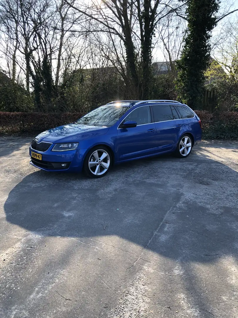 Skoda Octavia 1.4 TSI 200PK race blue metallic Grt Eleg Bns trek Bleu - 2