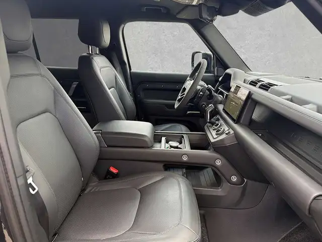 Land Rover Defender view 3