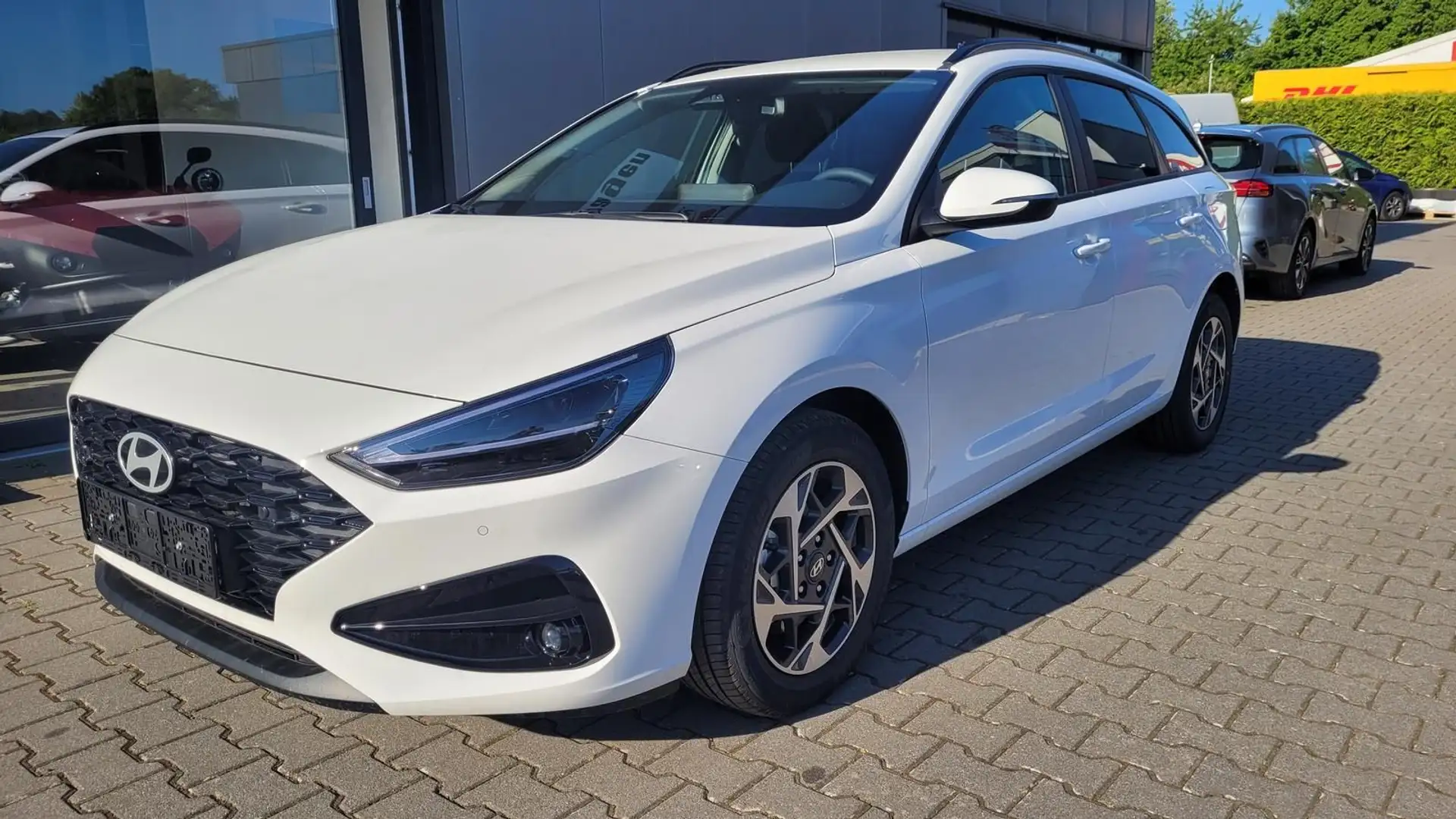 Hyundai i30 SW 1.5 MJ25*Navi*LED*Shzg*PDCv&h*Cam*16 Weiß - 1