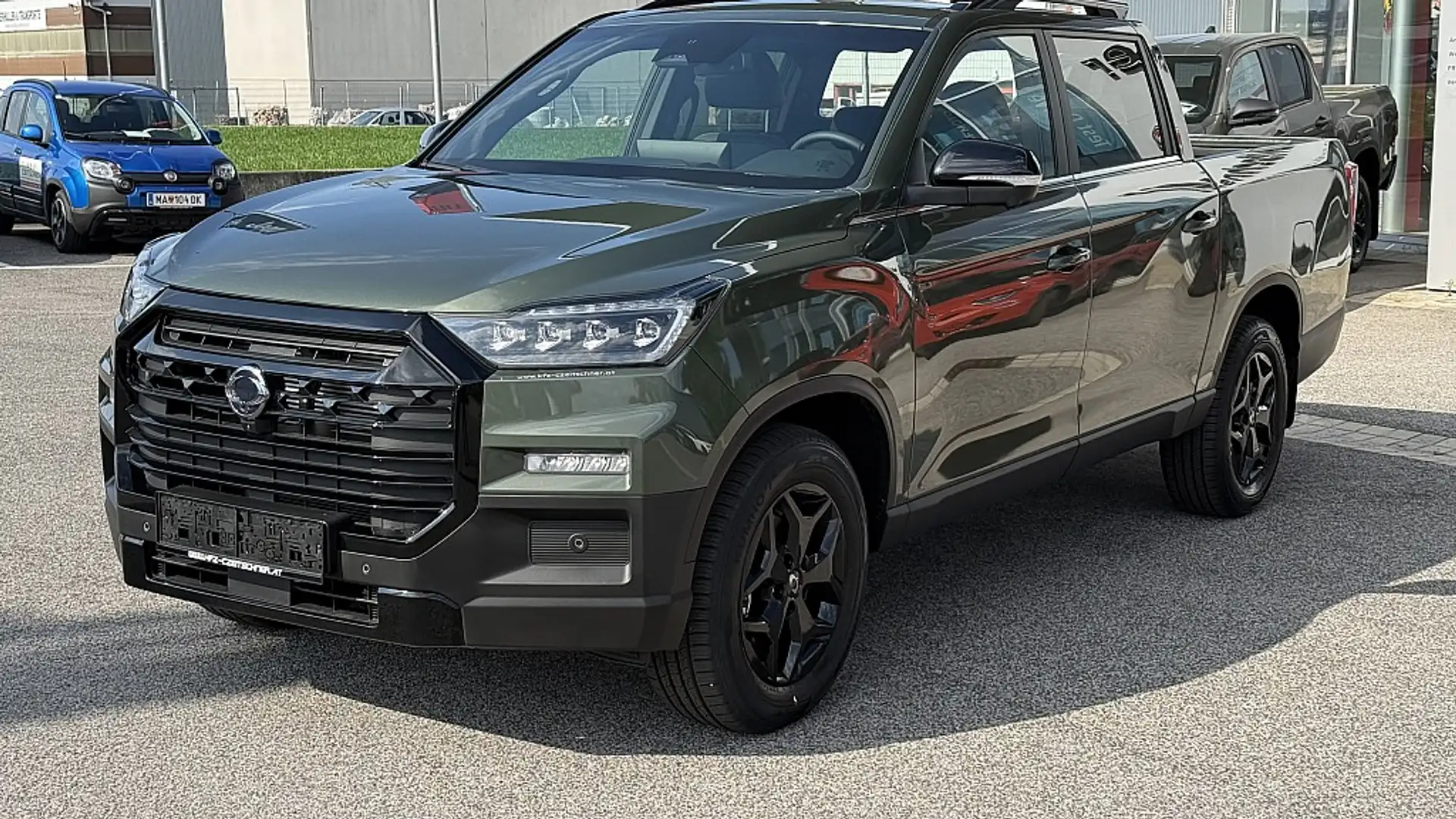 KGM Musso Grand 2.2 e-XDI 4WD Black Edition Aut. Grün - 1