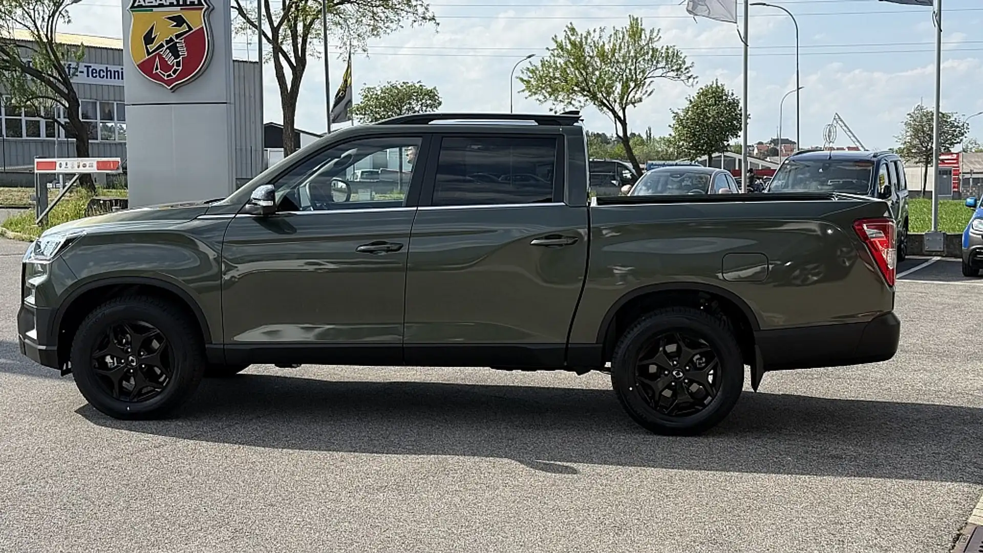 KGM Musso Grand 2.2 e-XDI 4WD Black Edition Aut. Grün - 2