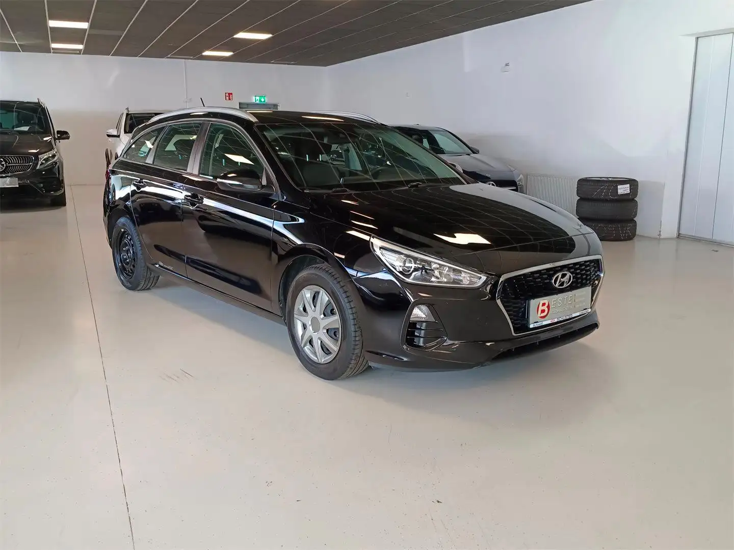 Hyundai i30 Kombi - PD Life 1,4 MPI 100kw Schwarz - 1