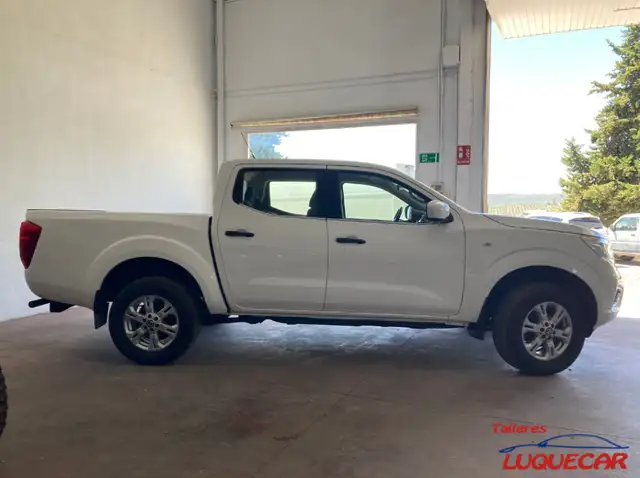 Nissan Navara view 4