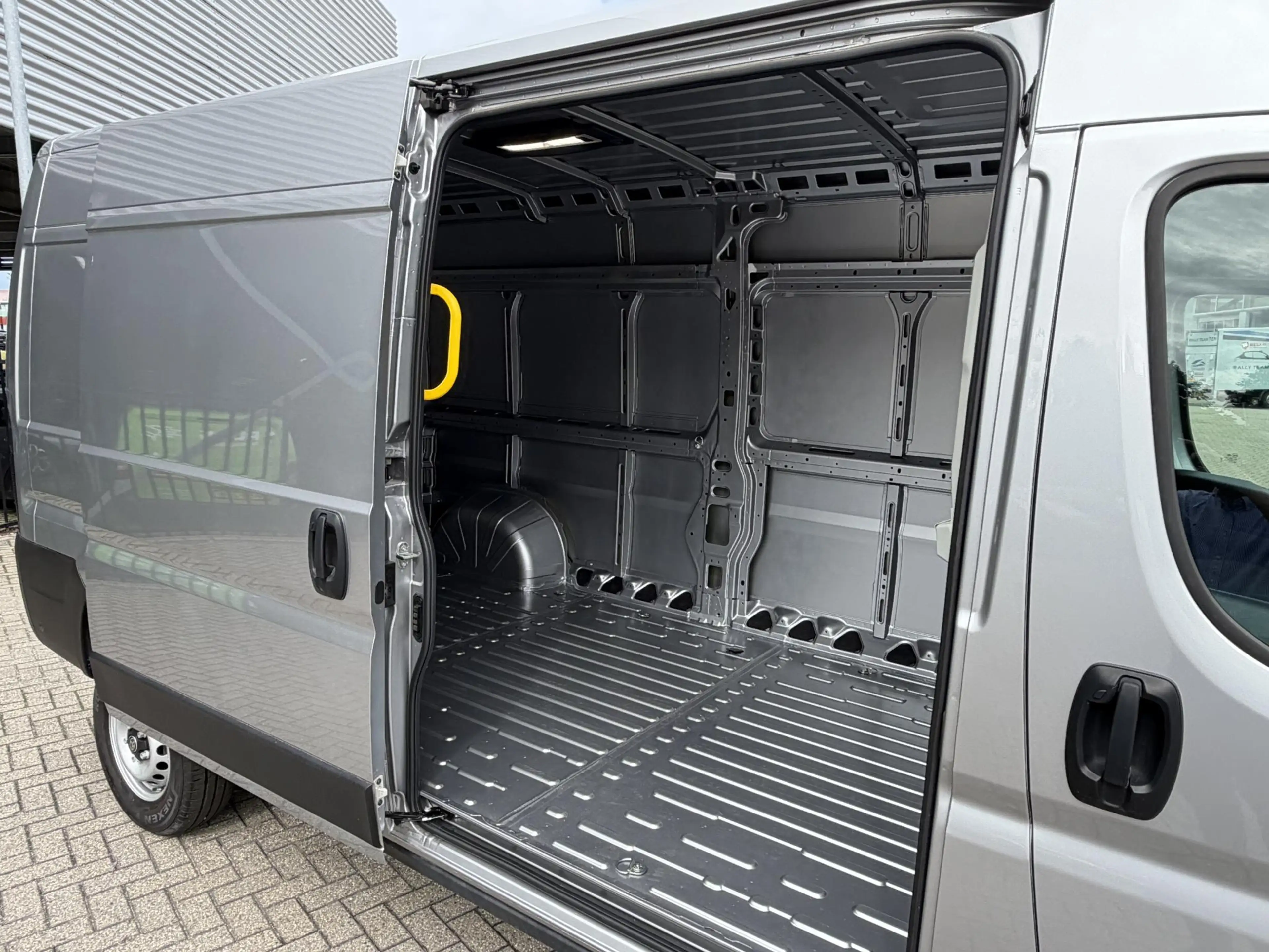Toyota Proace Max Elec 3.5t L4H3 Navigator Heavy 110 kWh Direct uit — photo 15