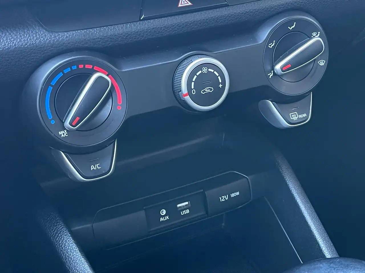 Kia Rio снимка Kia Rio