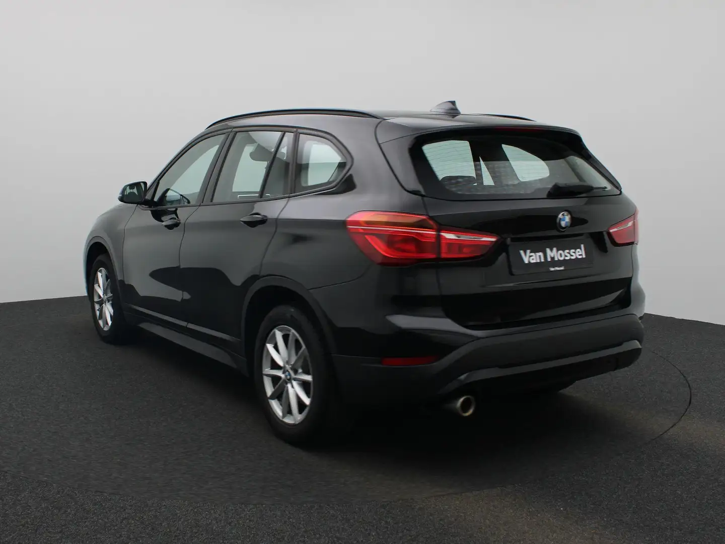 BMW X1 sDrive18iA | AUTOMAAT | LEDER | NAVIGATIE | CLIMAT Nero - 2