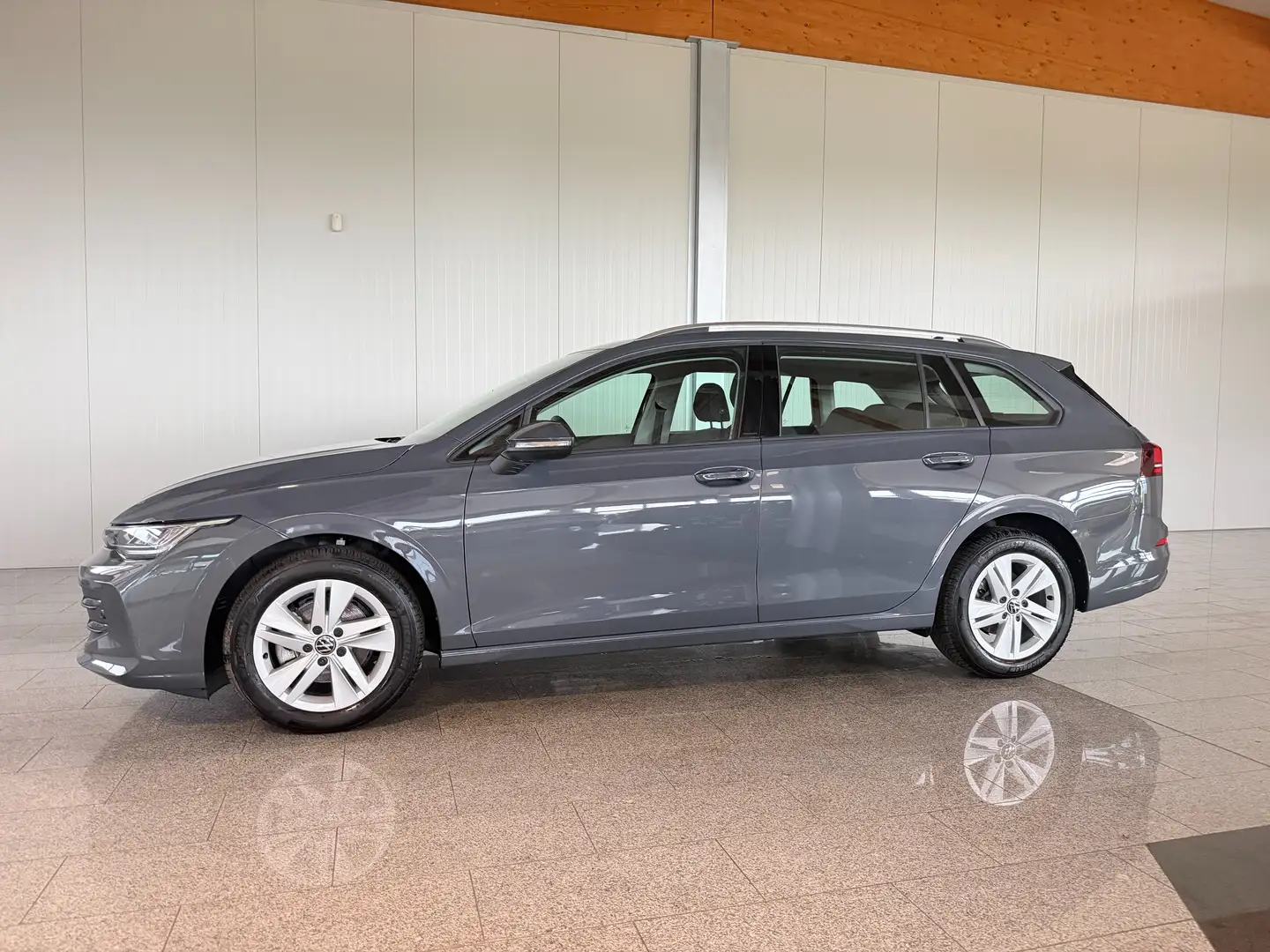 Volkswagen Golf Variant 1.5 TSI 85 kW Life Neuwagengarantie bis 04/2030 Grau - 1