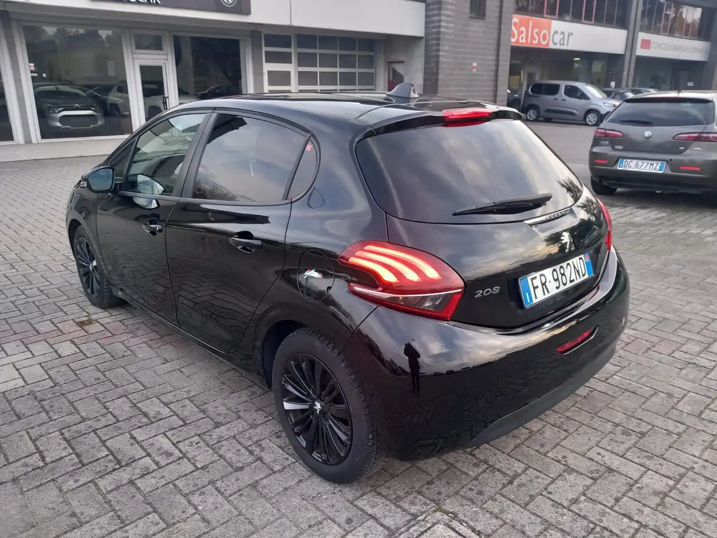 Peugeot 208 5p 1.6 bluehdi Allure 75cv Negro - 2