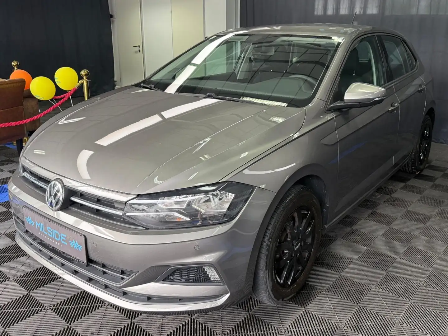 Volkswagen Polo 1.0 Comfortline Grau - 2